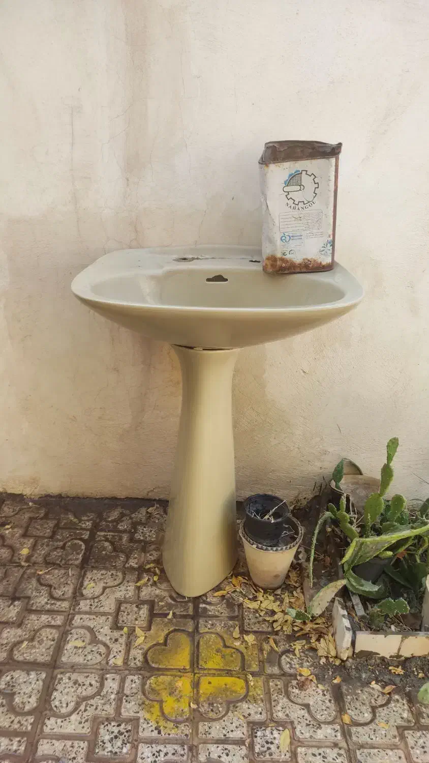 روشویی کوچک و قدیمی سالم|لوازم سرویس بهداشتی|فولادشهر, A4|دیوار