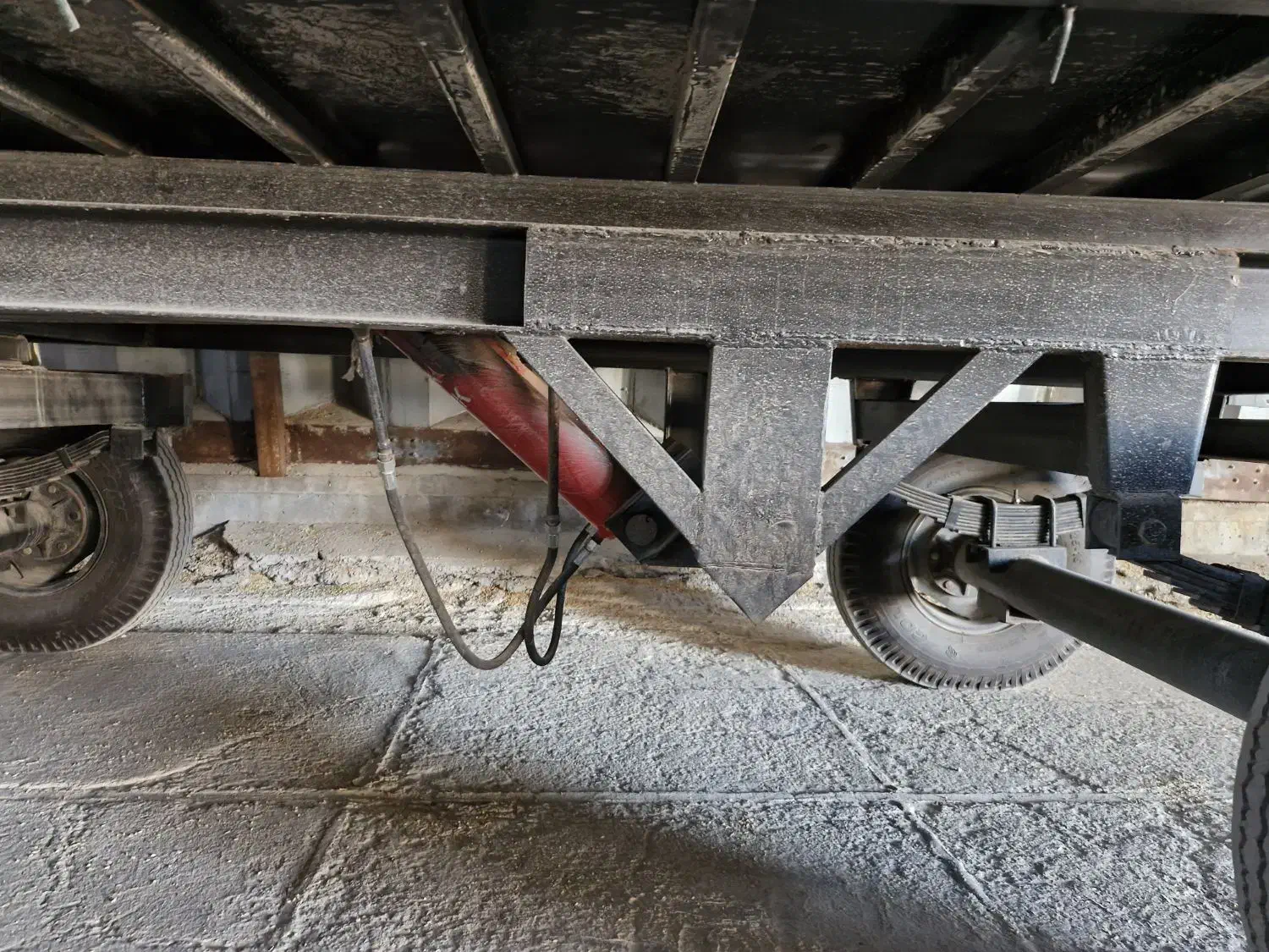 تریلی چهار چرخ تقویت شده دو جکه لاستیک خاوری ر|ماشینآلات صنعتی|زنجان, |دیوار