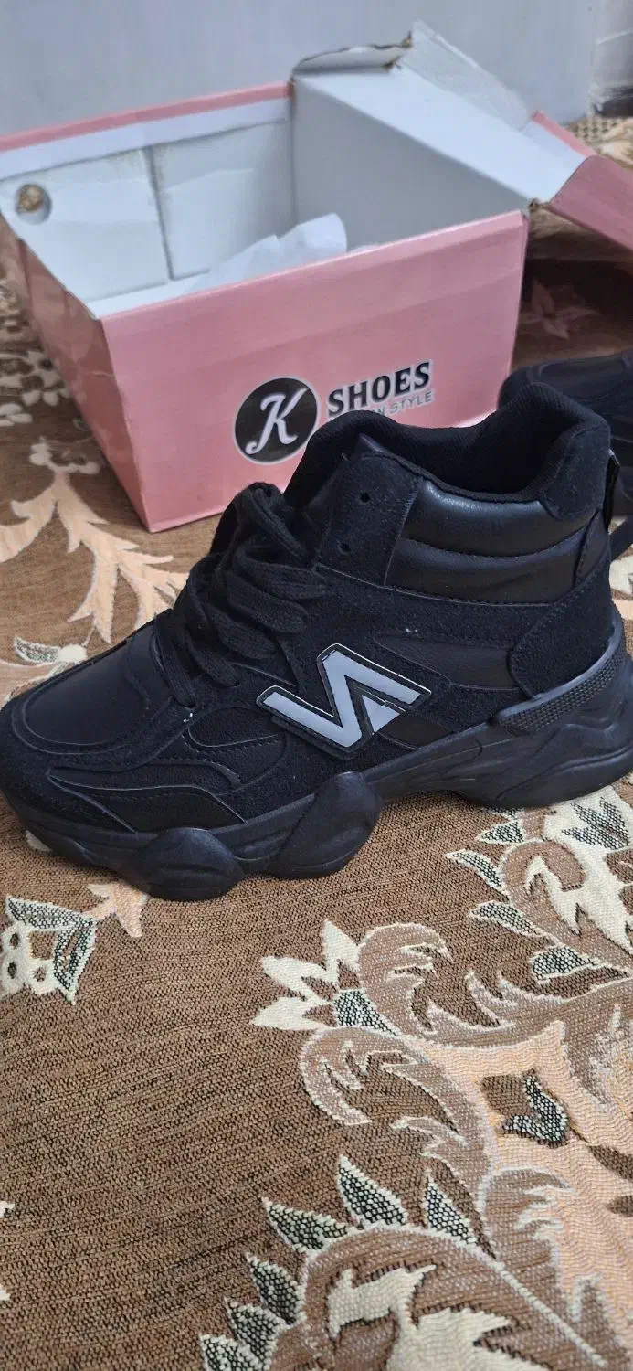 کتونی اسپرت سایز 37-38|کیف، کفش، کمربند|پرند, فاز ۵|دیوار