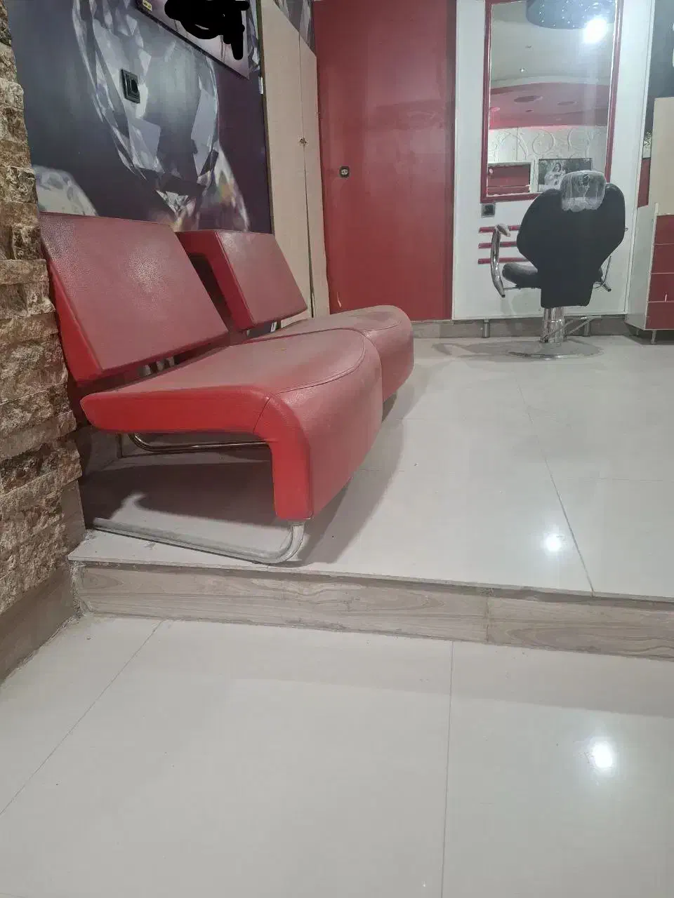 تمامی لوازم آرایشگاه به فروش میرسد|آرایشگاه و سالنهای زیبایی|زاهدان, |دیوار