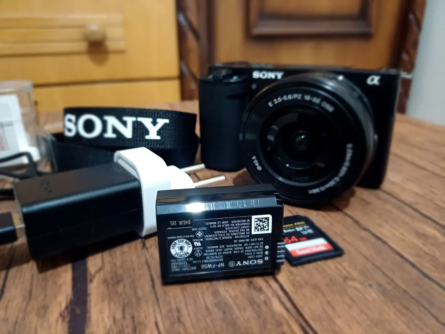 دوربین سونی zve 10|دوربین عکاسی و فیلم‌برداری|تهران, مینای شمالی (مخبر)|دیوار