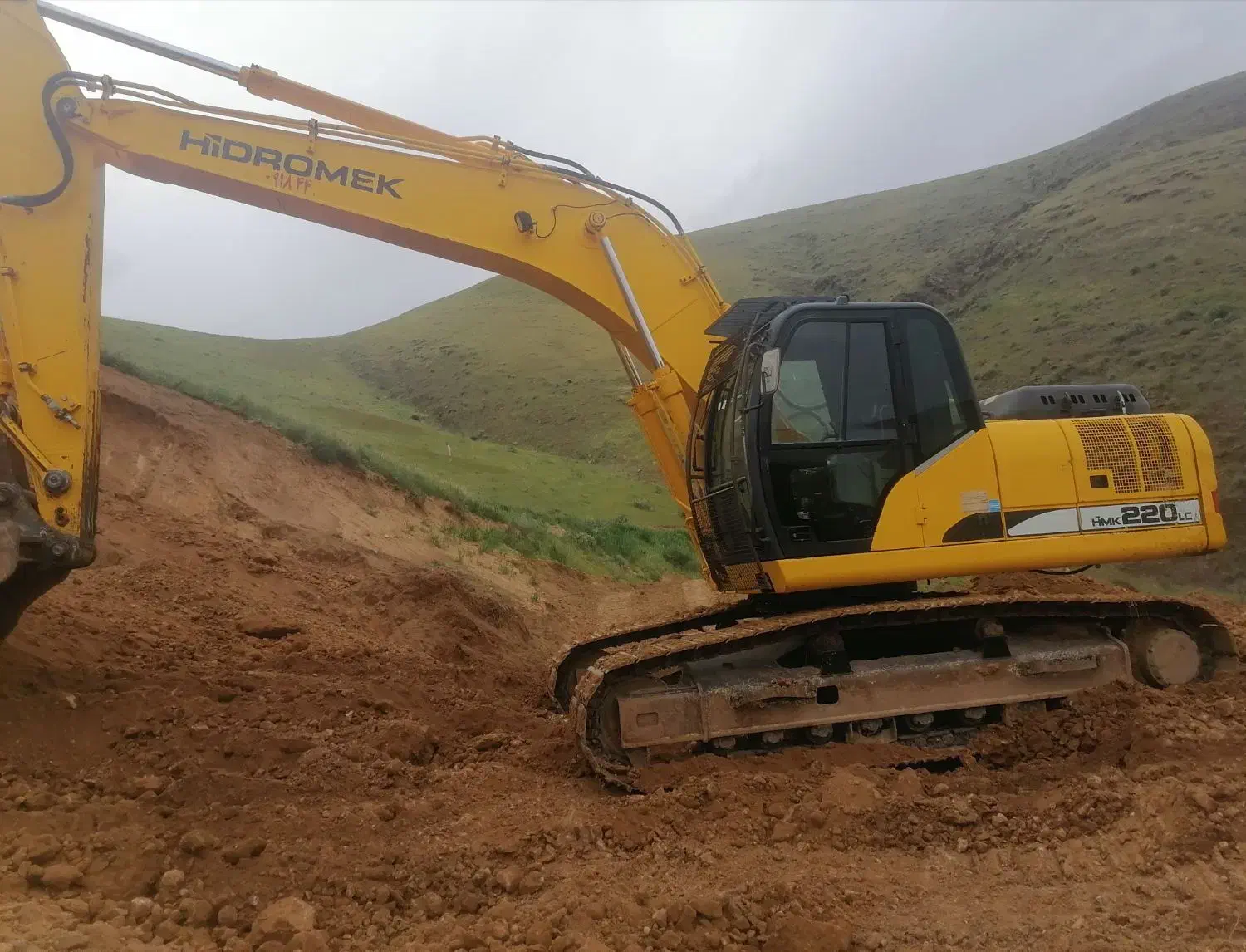 بیل هیدرومک 220|خودرو سنگین|سنندج, |دیوار