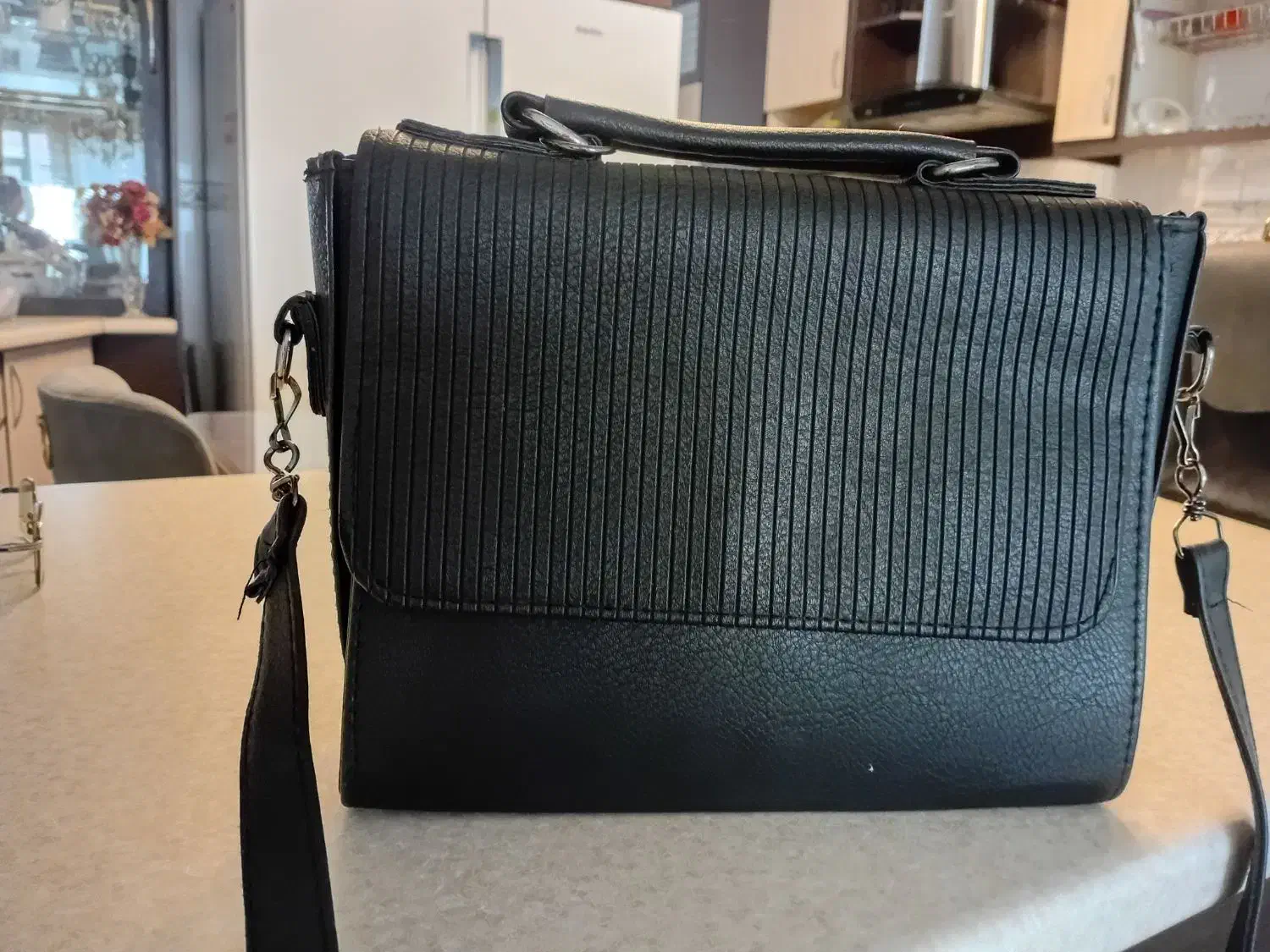 کیف در حد نو|کیف، کفش، کمربند|نقده, |دیوار