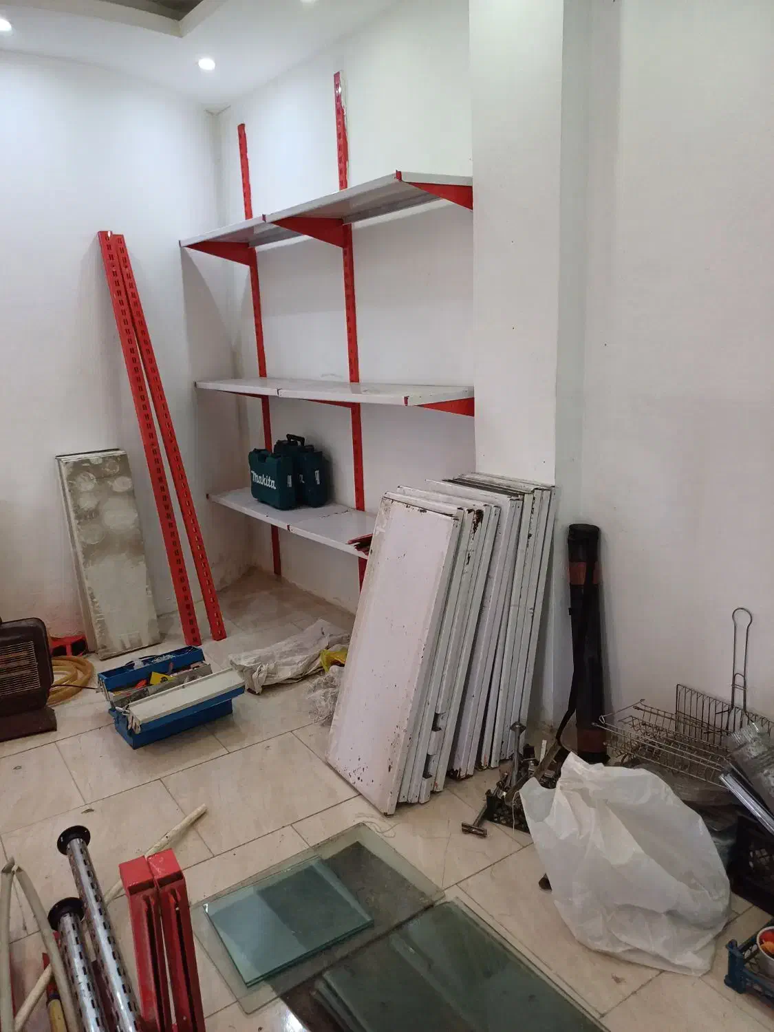 قفسه فلزی|فروشگاه و مغازه|نور, |دیوار