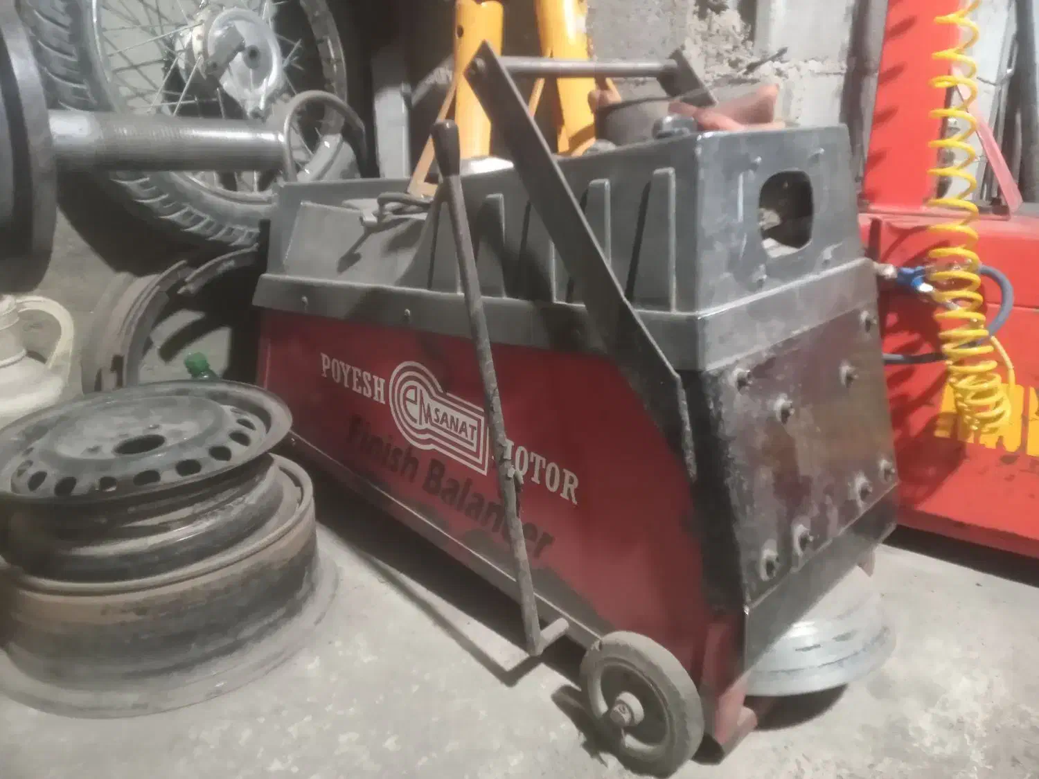 یک عدد دستگاه بالانس روکار و یک عدد موتور موزائیده|ماشینآلات صنعتی|بجنورد, |دیوار