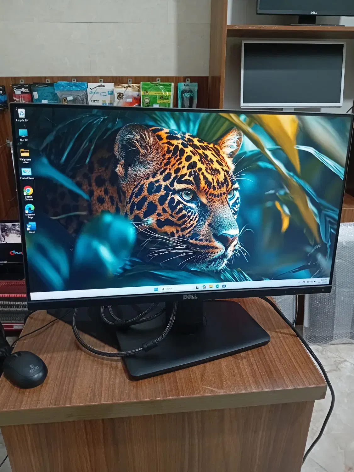 مانیتور ۲۴ اینچ فریم لس برند Dell با پایه آسانسوری|قطعات و لوازم جانبی رایانه|بابل, |دیوار