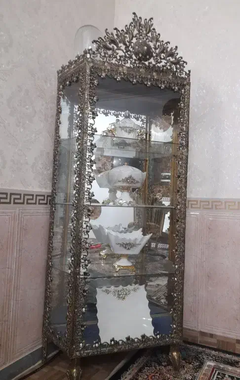 آینه کنسول و بوفه و پایه برنزی|بوفه، ویترین، کنسول|نظرآباد, شهرک سید جمال الدین|دیوار
