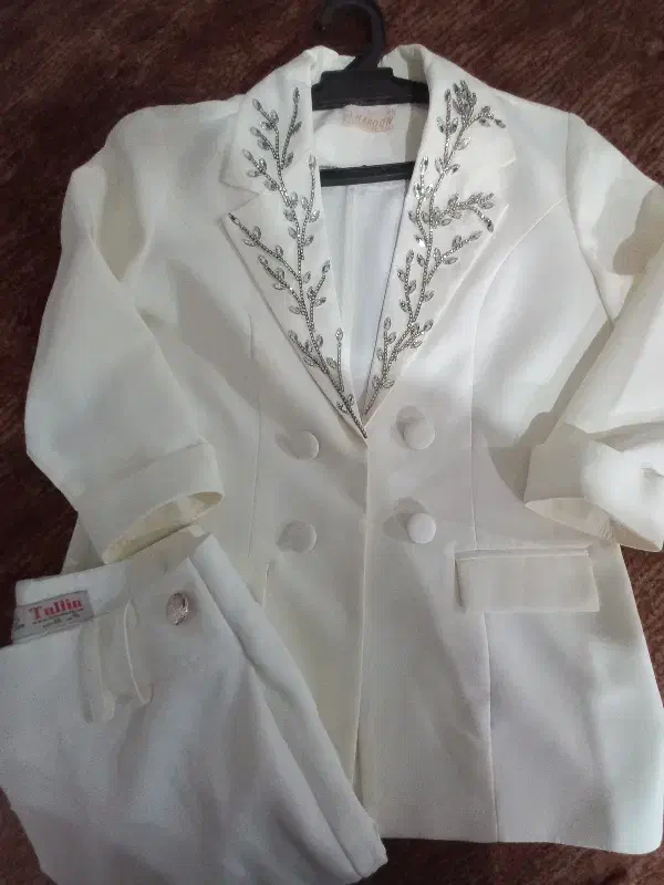 لباس|لباس|سلماس, |دیوار