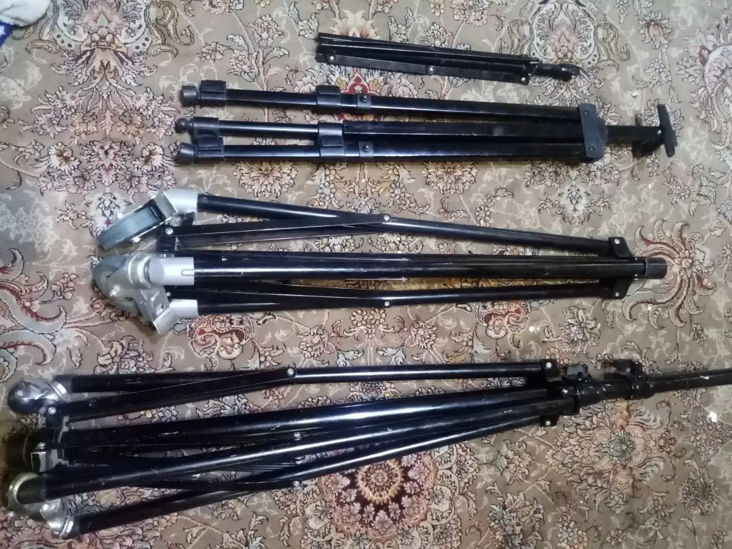 سه پایه چرخدار|دوربین عکاسی و فیلم‌برداری|کرج, سیاه کلان|دیوار