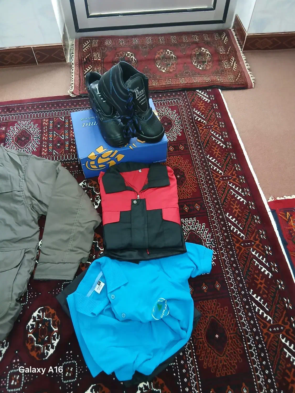 کفش کاپشن ولباس کار|کیف، کفش، کمربند|انبارآلوم, |دیوار