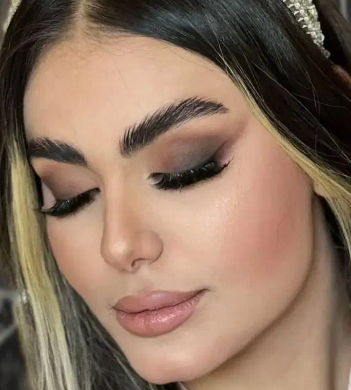 میکاپ و شنیون حرفه ای و قیمت مناسب|خدمات آرایشگری و زیبایی|کرمانشاه, |دیوار