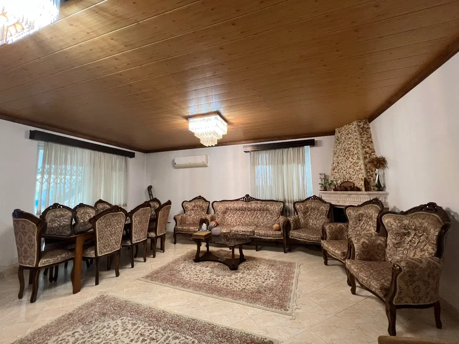 مبل ۷ نفره سلطنتی بهمراه میز ناهار خوری ۸ نفره|مبلمان خانگی و میز عسلی|چالوس, |دیوار