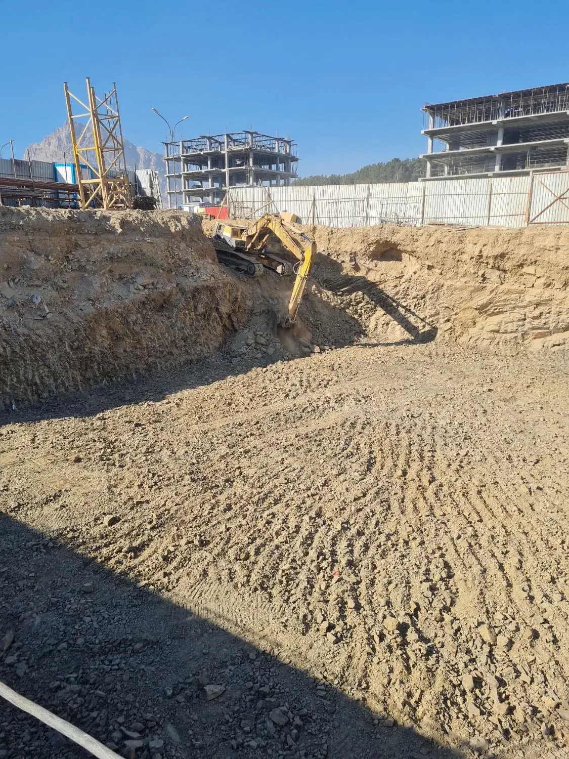 تخریب وخاکبرداری وخاک ریزی|خدمات پیشه و مهارت|اصفهان, خواجه عمید|دیوار