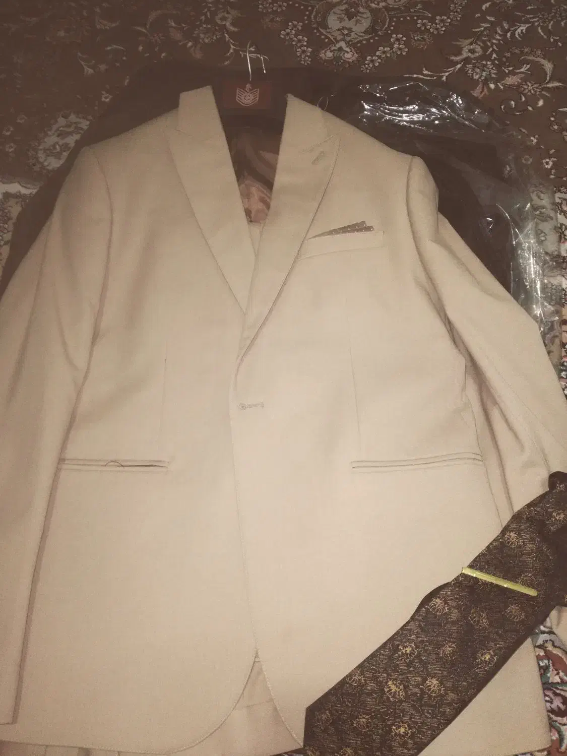 فروش فوری کت شلوار فقط یکبار پوشیده شده|لباس|یاسوج, |دیوار