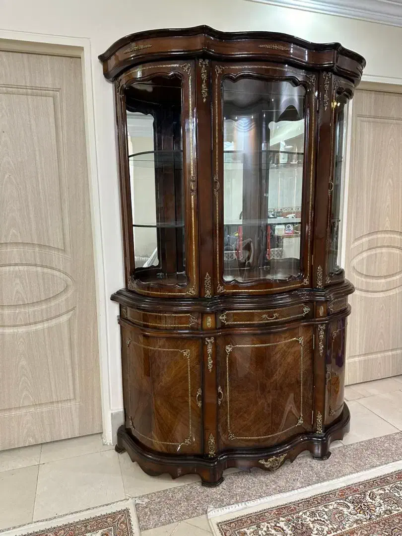 بوفه سه در رنگ متالیک چوب اصل تمیز دو تکه|بوفه، ویترین، کنسول|تهران, فلسطین (میدان انقلاب)|دیوار