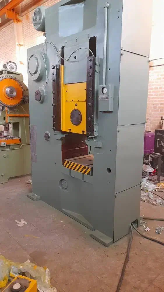 پرس ۴۰۰ تن نایکل روس|ماشینآلات صنعتی|پاکدشت, خاتون آباد|دیوار