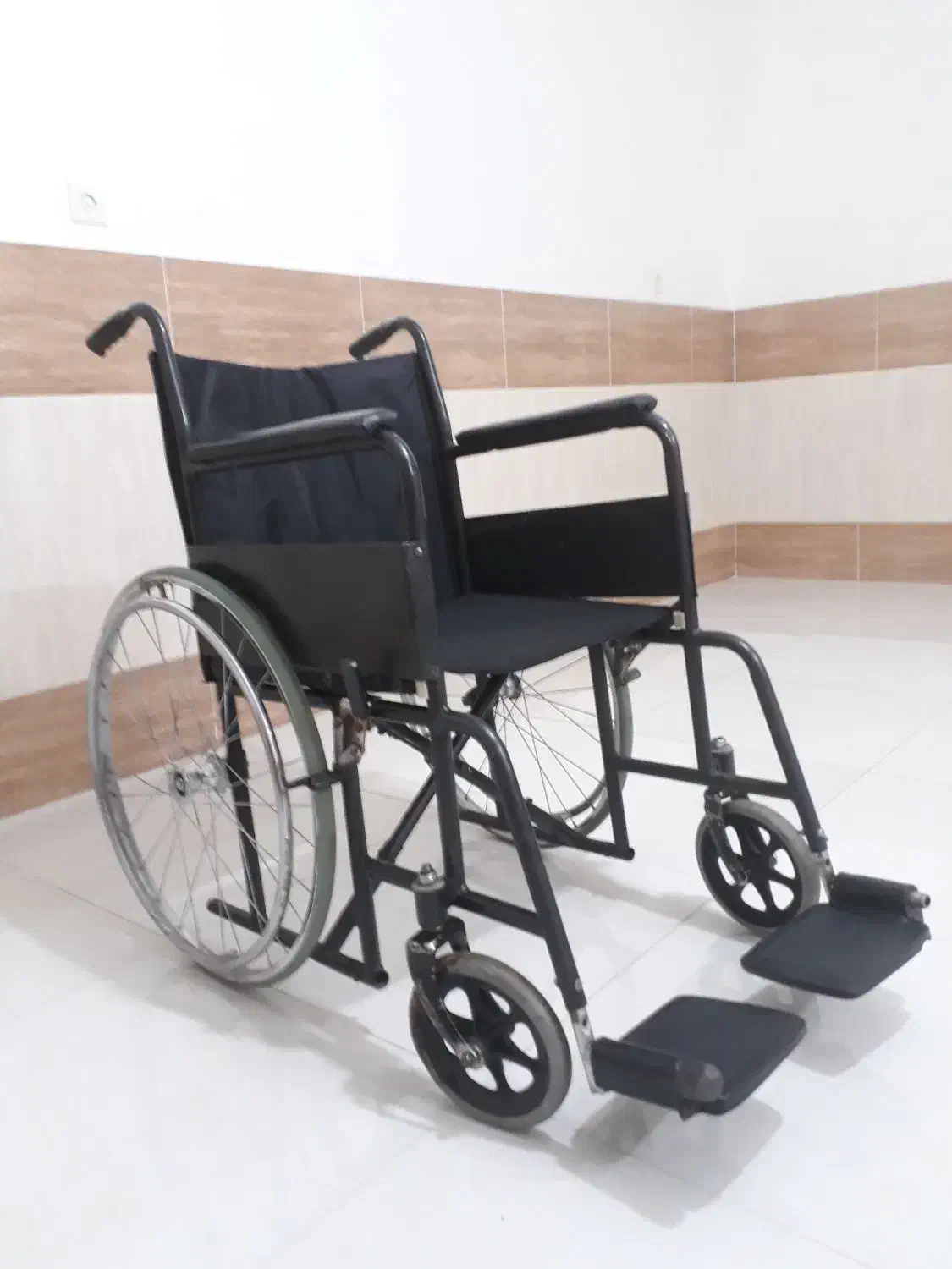 ویلچر تمیز و با کیفیت و تاشو|آرایشی، بهداشتی، درمانی|مشهد, ثامن|دیوار