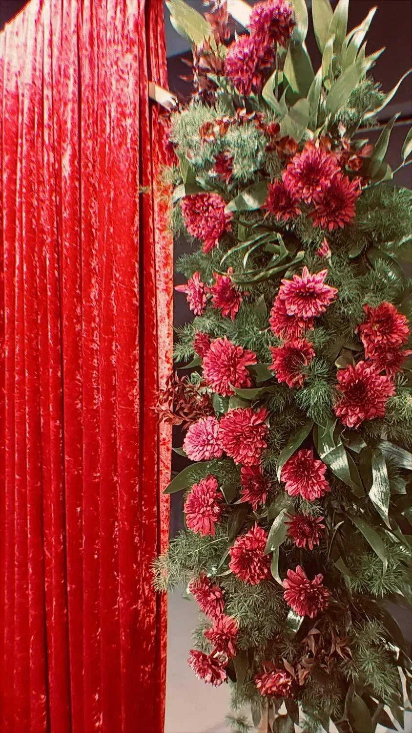 گل آرایی یلدا|گل و گیاه طبیعی|قم, تعویض پلاک|دیوار