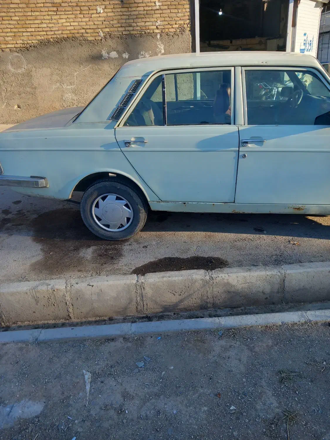 پیکان ۸۳ زیر خاکی و تمیز|خودرو سواری و وانت|بروجرد, |دیوار