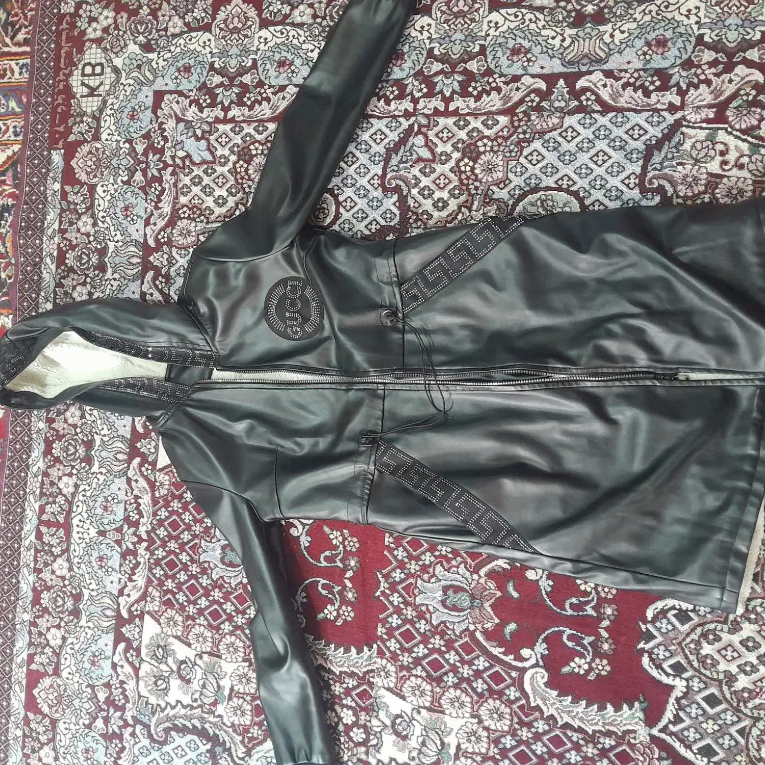 پالتو‌چرم|لباس|آذرشهر, |دیوار