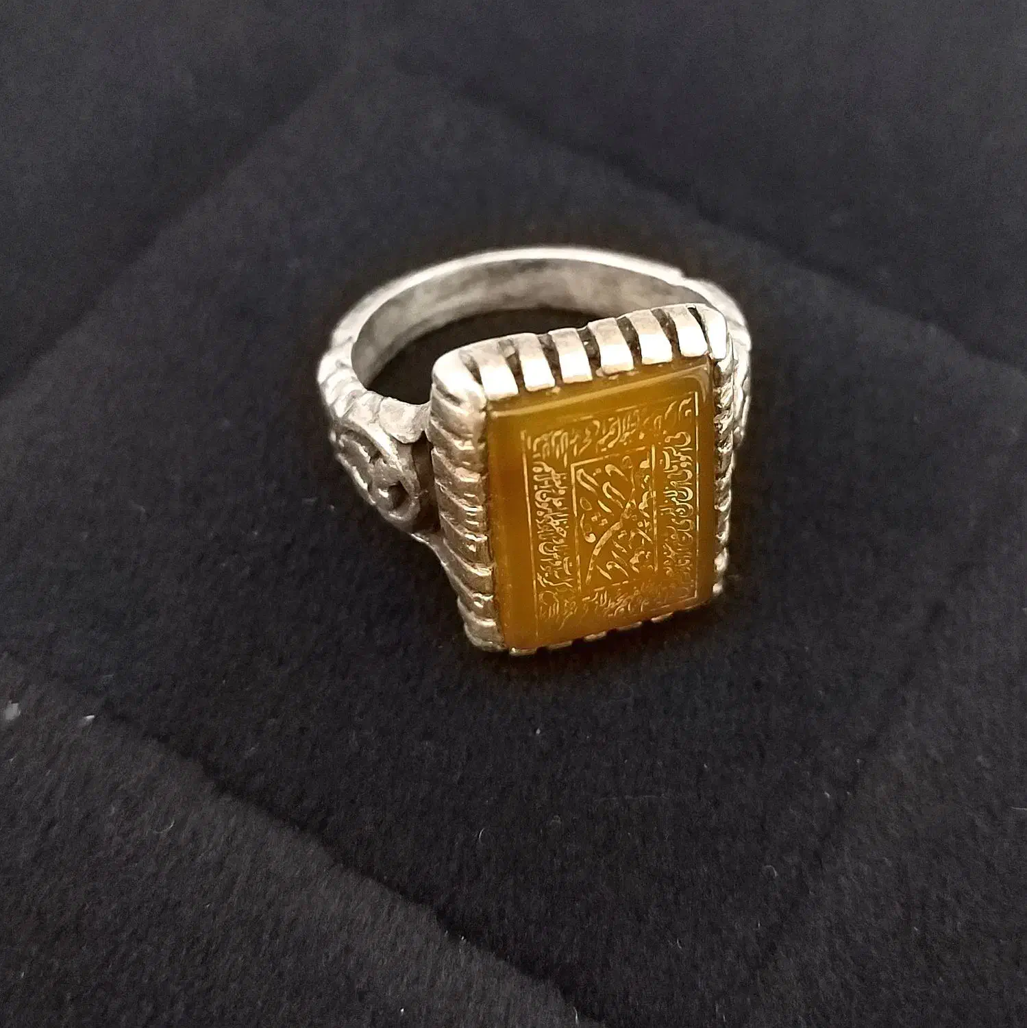 دو عدد انگشتر یکی نقره و دیگری استیل|بدلیجات|اصفهان, باغ فدک|دیوار