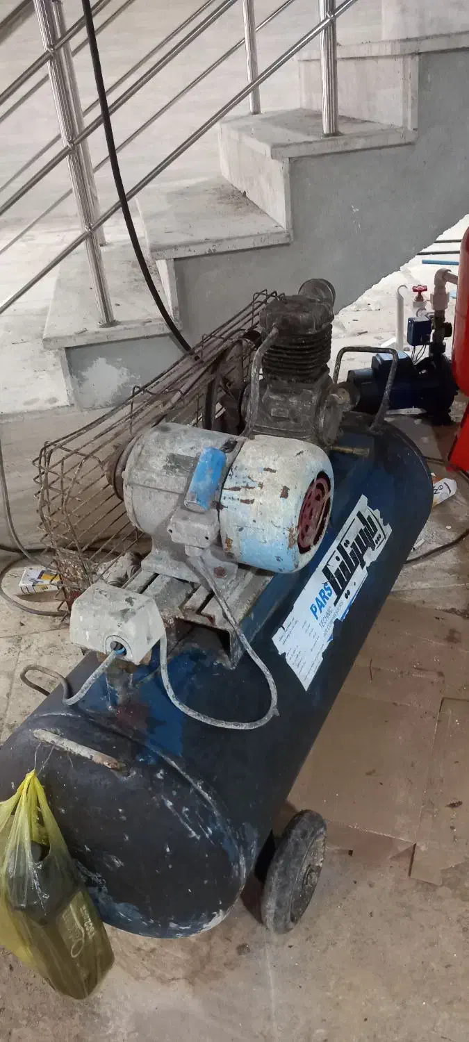 فروش فوری کمپرسور باد ۱۵۰ لیتری قوی تکفاز|ماشین‌آلات صنعتی|بندر انزلی, لیچارگی حسن رود|دیوار