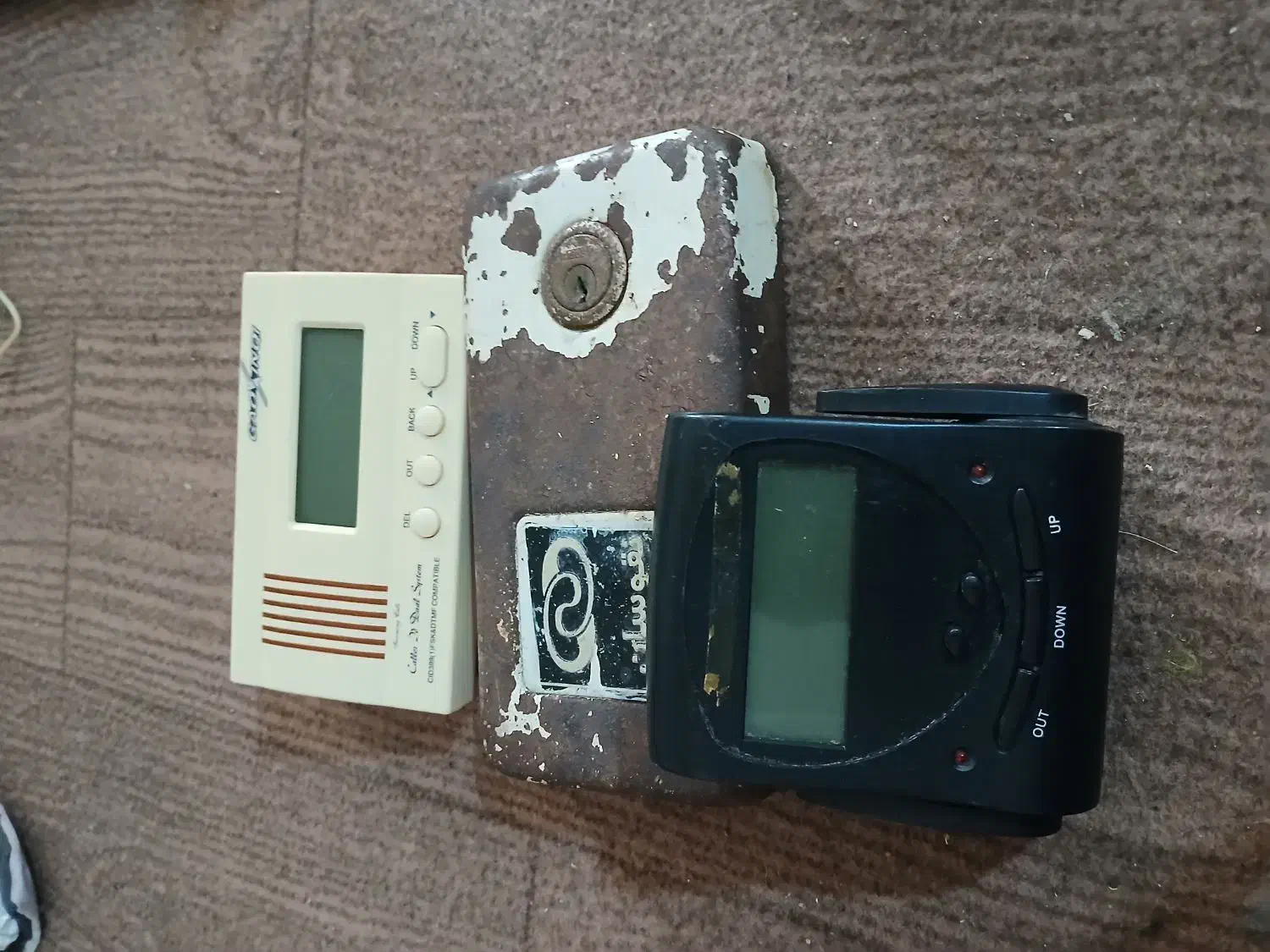 تلفن قدیمی و قفل بند تلفن و مزاحم گیر|تلفن رومیزی|بندر گز, |دیوار