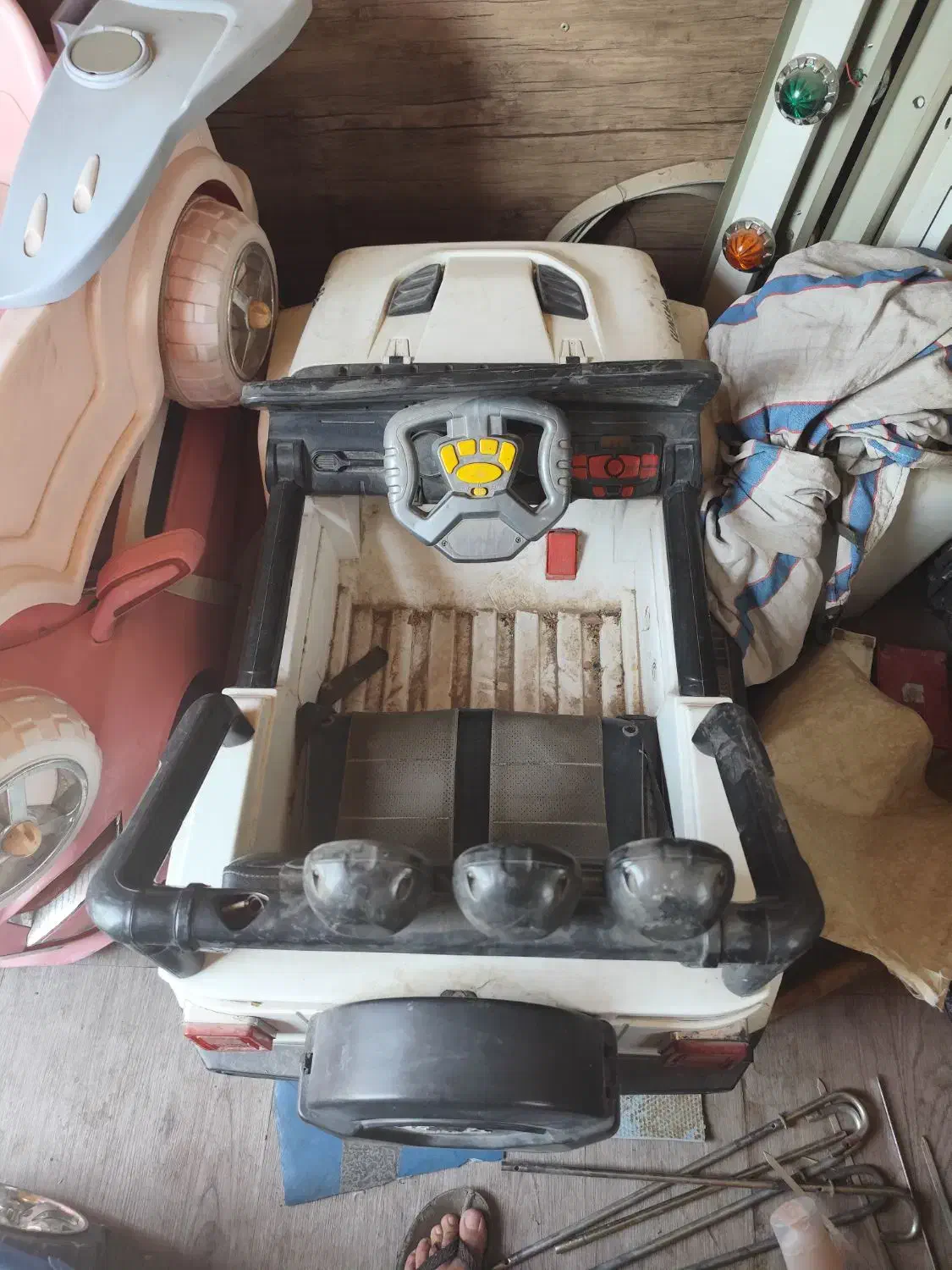 هشت عدد ماشین شارژی با کلی لوازم یدکی|اسباببازی بچه|شیراز, شهرک عرفان|دیوار