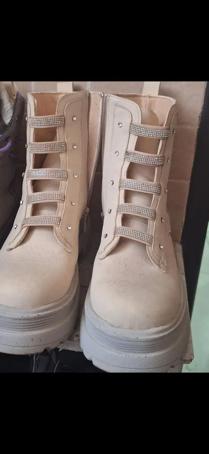 بت کرم سایز۳۸|کیف، کفش، کمربند|رشت, کوی فکوری|دیوار