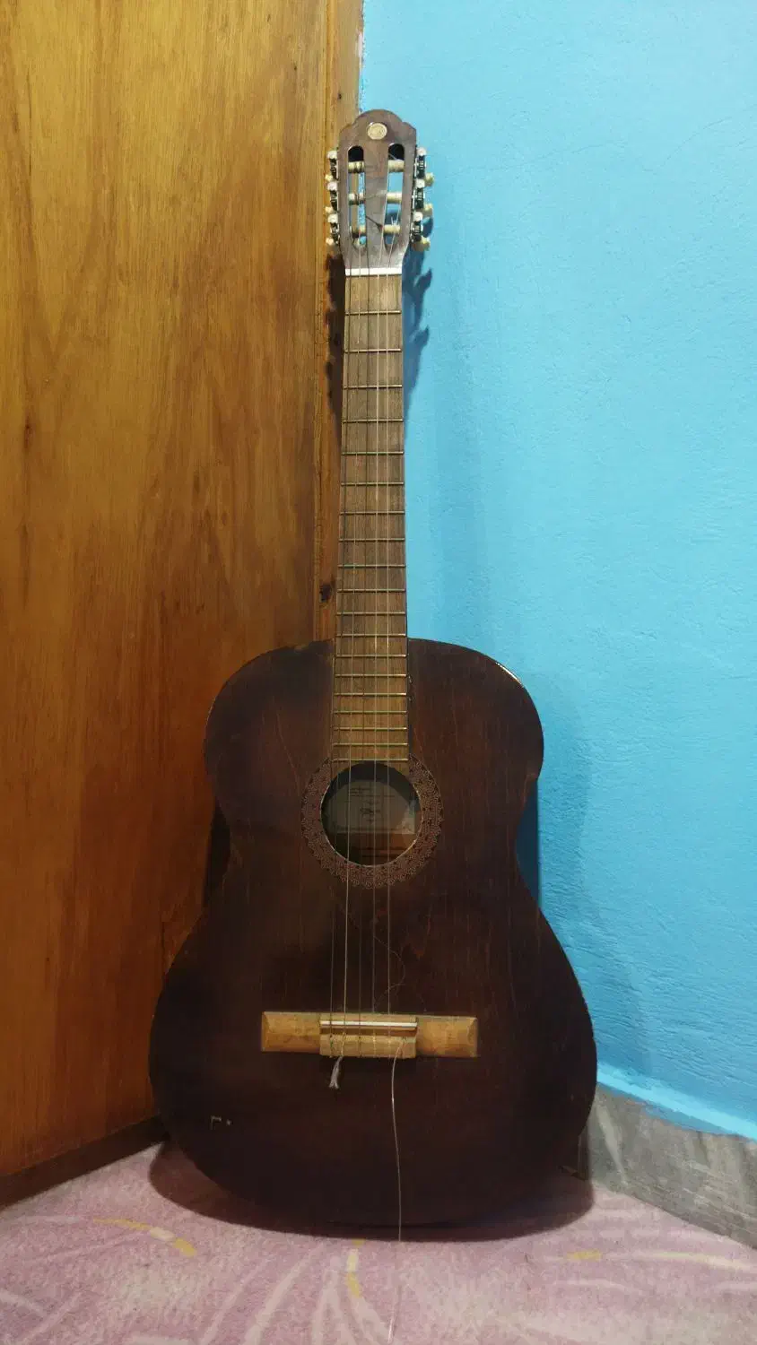 گیتار کار کرده|گیتار، بیس، امپلیفایر|کلاچای, |دیوار