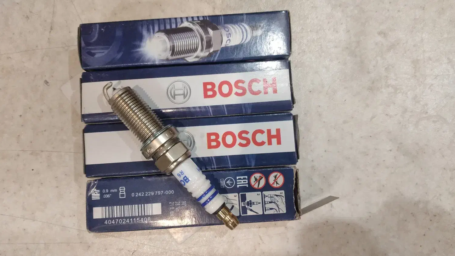 شمع بوش ۴ تایی|قطعات یدکی و لوازم جانبی|هشتگرد, شهرک راه آهن|دیوار