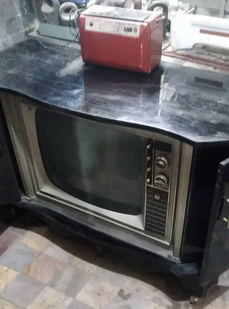 تلویزیون RTl و تلویزیون بیجینک|کلکسیون اشیاء عتیقه|قروه, |دیوار