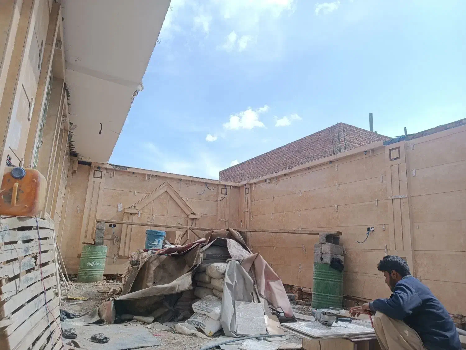 کاشیکاری وسرامیک نما سنگ وکنده کاری با پیکور|خدمات پیشه و مهارت|زاهدان, |دیوار