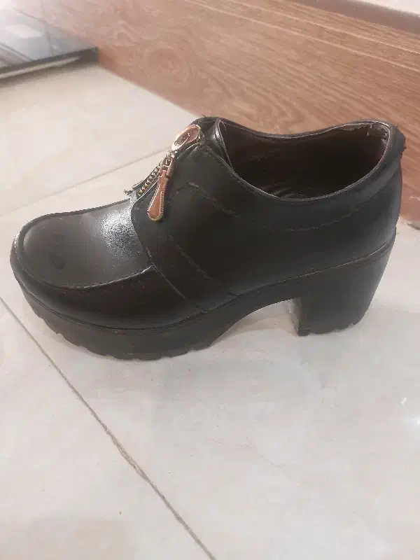 کفش در حد نو فقط یک بار پوشیده شده|کیف، کفش، کمربند|نجف‌آباد, شهید بهشتی|دیوار