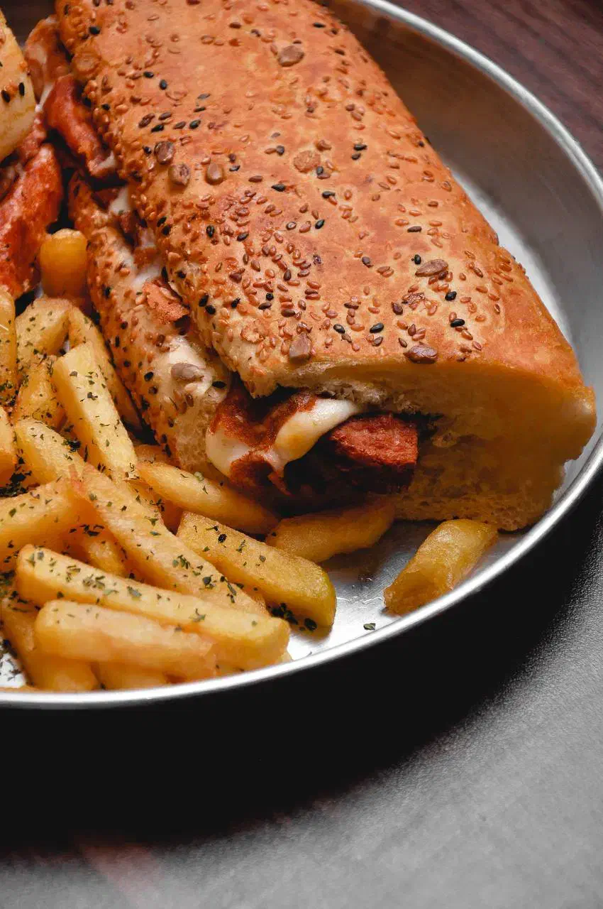 واگذاری فست فود با سبک خاص با سابقه ۱۱ ساله|اجارهٔ مغازه و غرفه|مشهد, احمدآباد|دیوار