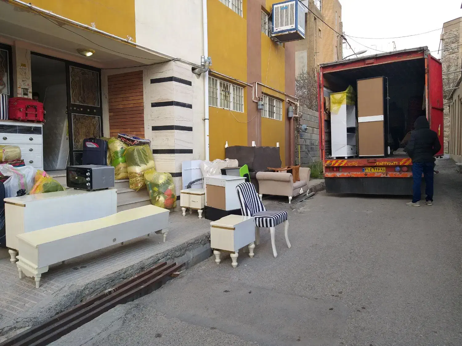 حمل بار و اثاثیه منزل با خاور ایسوزو مسقف|خدمات حمل و نقل|ایلام, |دیوار