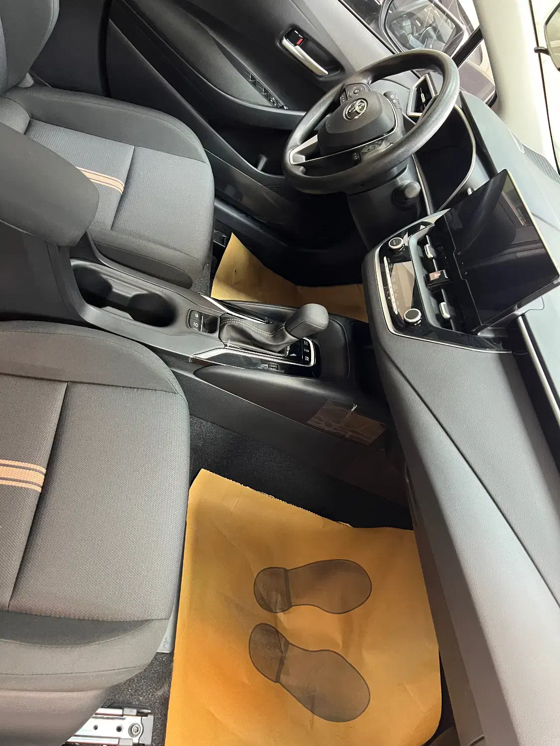 تویوتا لوین۱۸۰۰ هیبرید۲۰۲۵ صفر|خودرو سواری و وانت|اصفهان, آبشار|دیوار