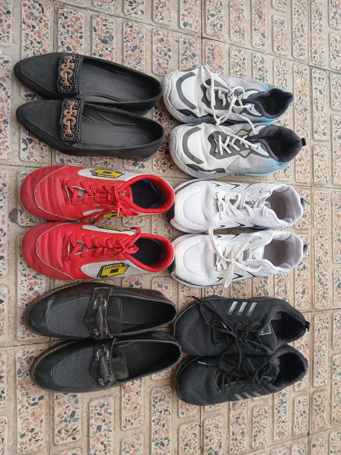 کفش|کیف، کفش، کمربند|خوی, |دیوار