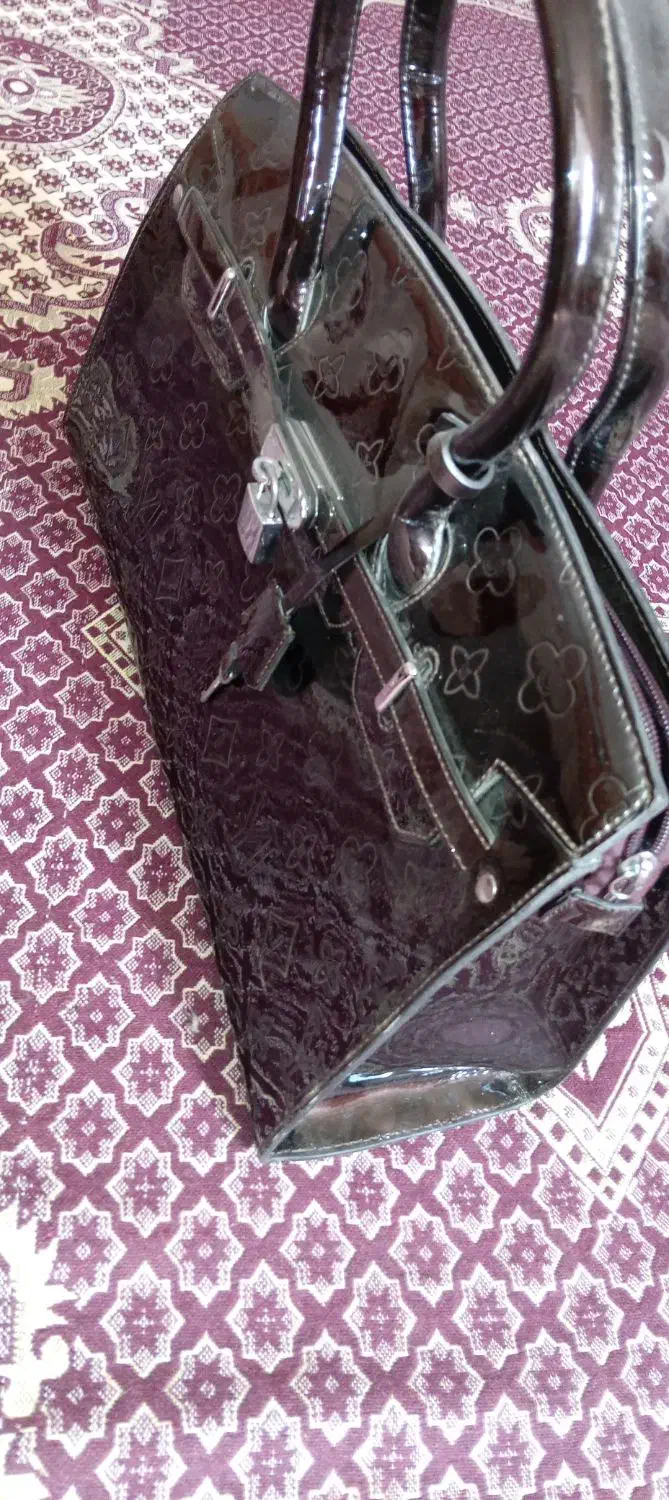 کیف و کفش|کیف، کفش، کمربند|تربتحیدریه, ده پائین|دیوار