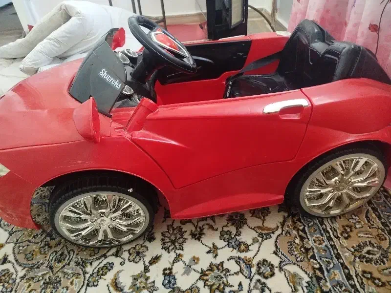 ماشین شارژی|اسباب‌بازی بچه|بشاریات, |دیوار