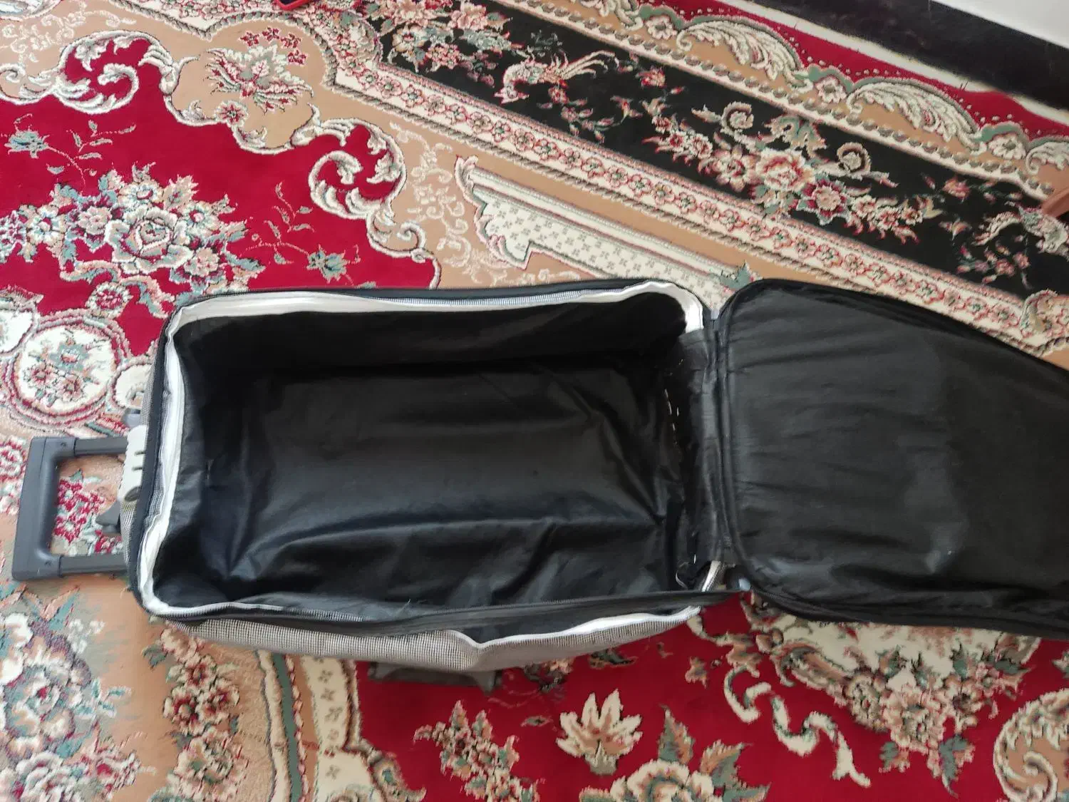 چمدان|کیف، کفش، کمربند|طبس, |دیوار