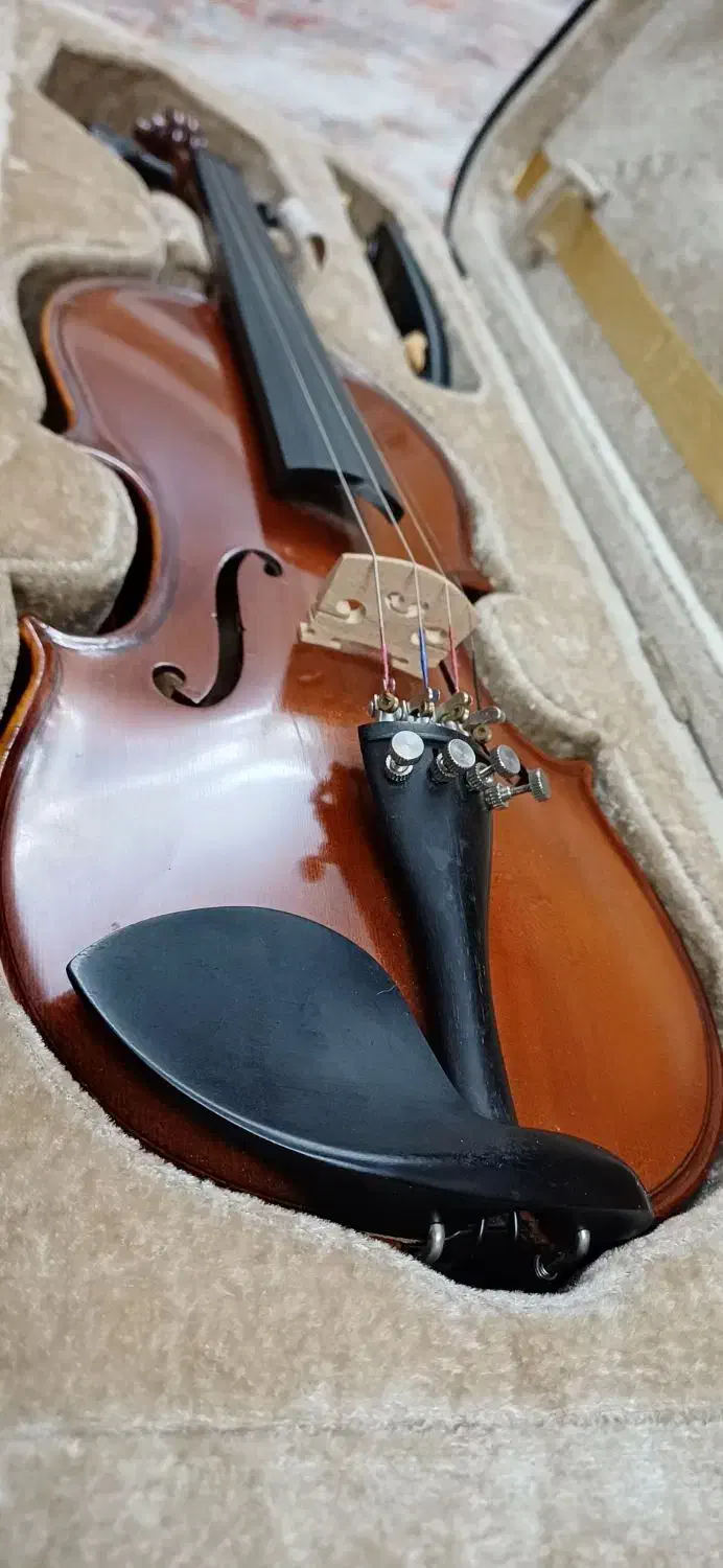 ویولن آلمانی|ویولن|کرج, اصفهانی‌ها|دیوار