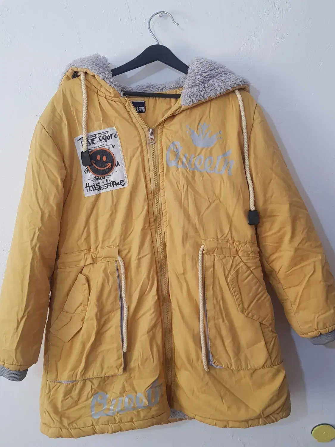 کاپشن بچگانه|لباس|صومعه‌سرا, |دیوار