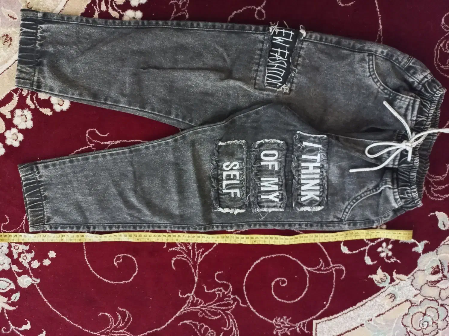 شلوارلی|لباس|قم, وادی السلام|دیوار