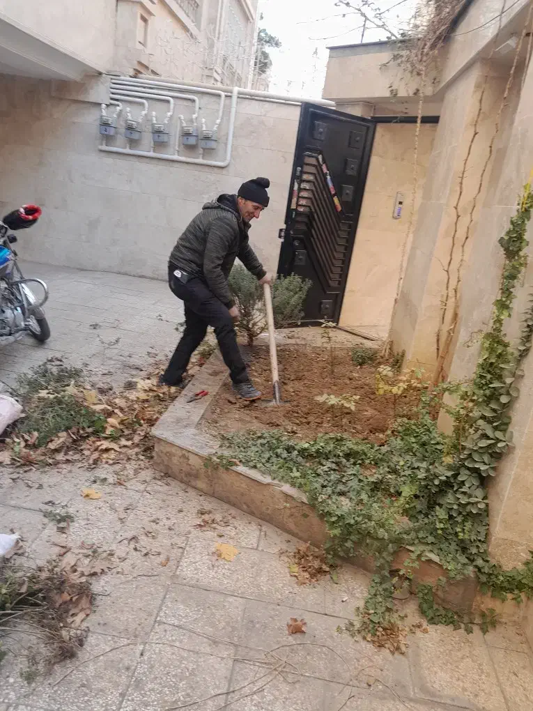 باغبانی گلکاری صفرتاصدهرس درختان کوددهی تیلرزنی|خدمات باغبانی و درختکاری|مشهد, سجاد شهر|دیوار