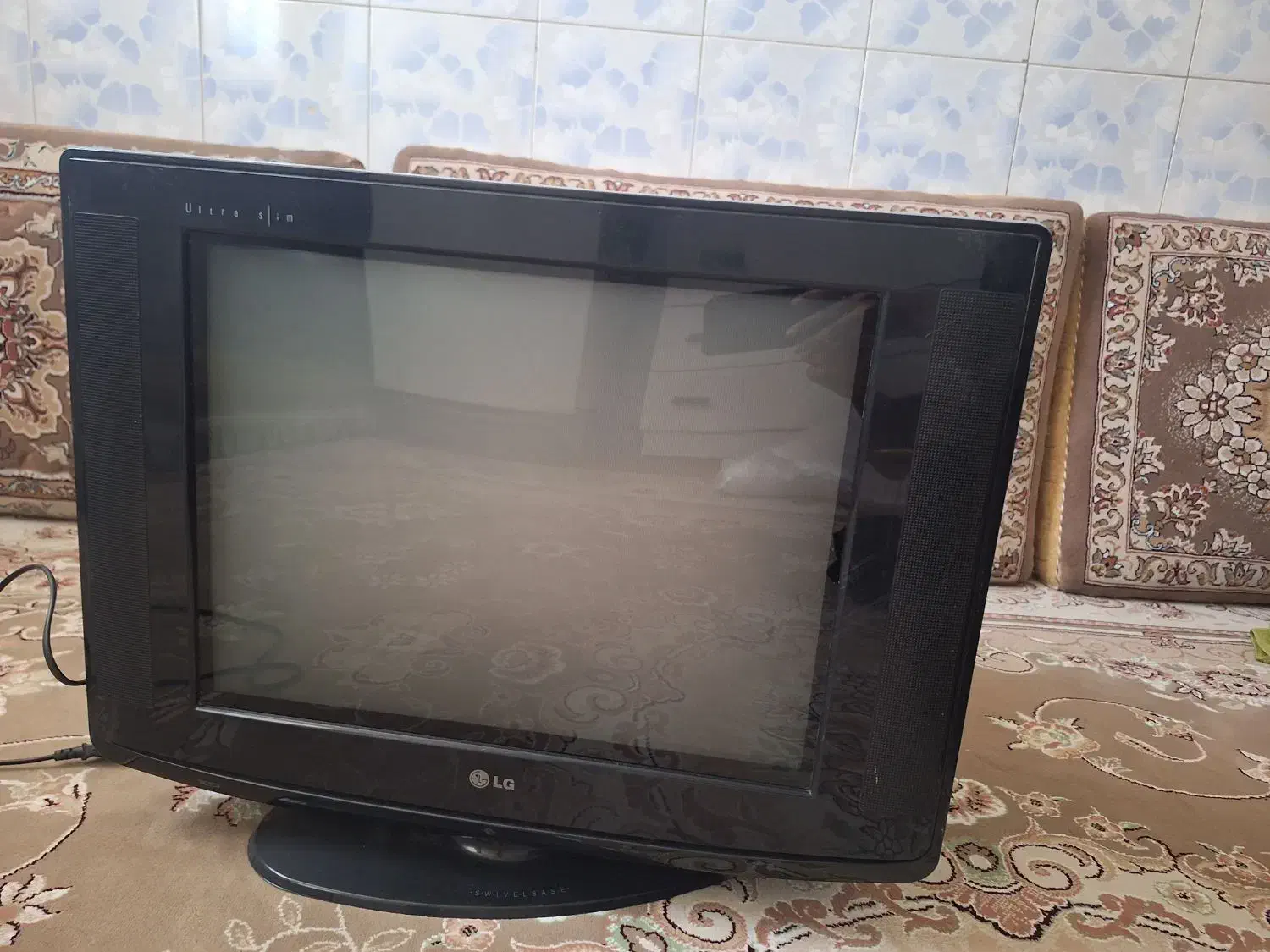 تلویزیون رنگی LG|تلویزیون و پروژکتور|قم, امامزاده ابراهیم|دیوار