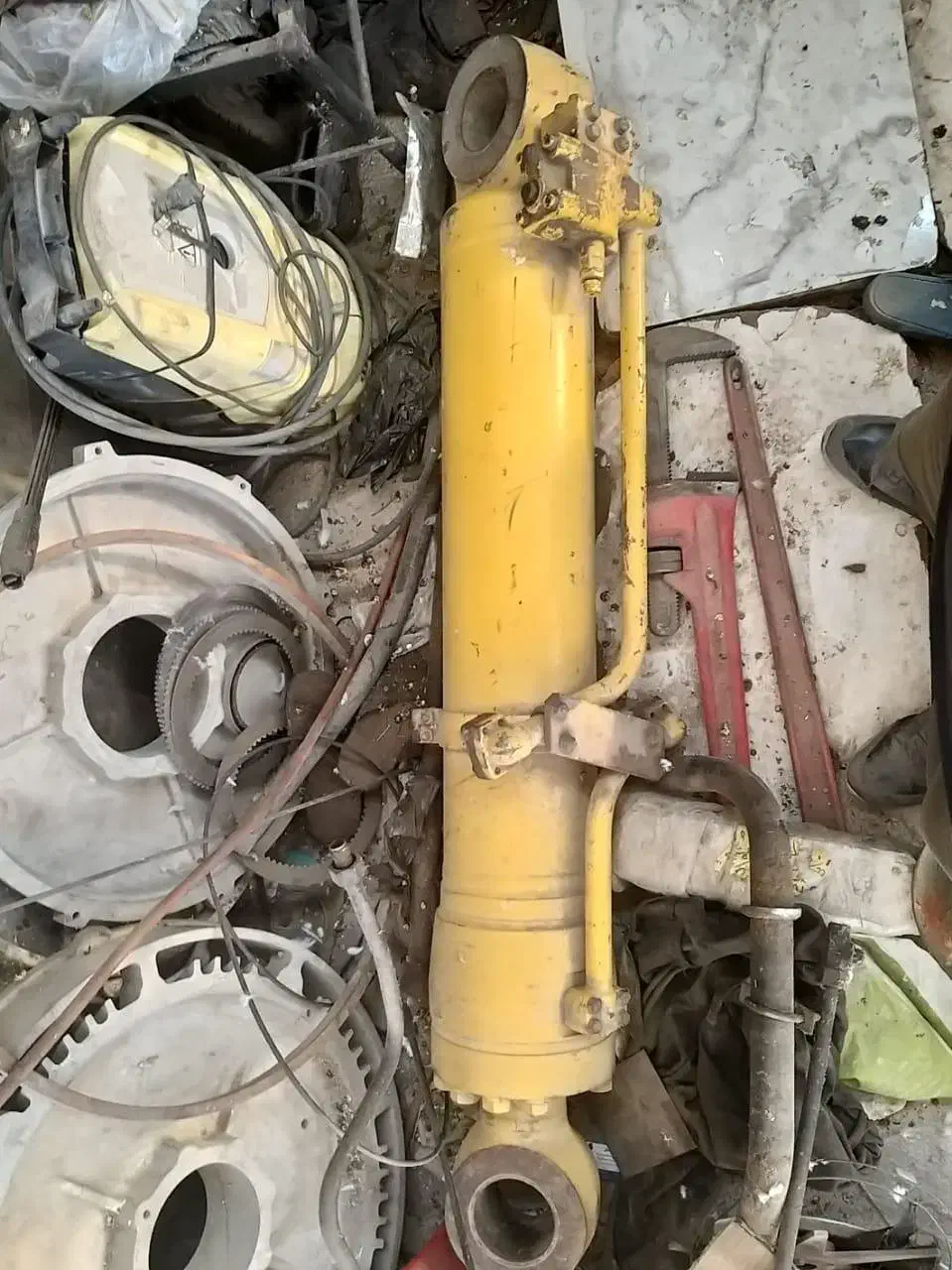 فروش جک هیدرولیکی قسمت عقب تیغه بولدوزر|ماشینآلات صنعتی|مرودشت, تامین اجتماعی|دیوار