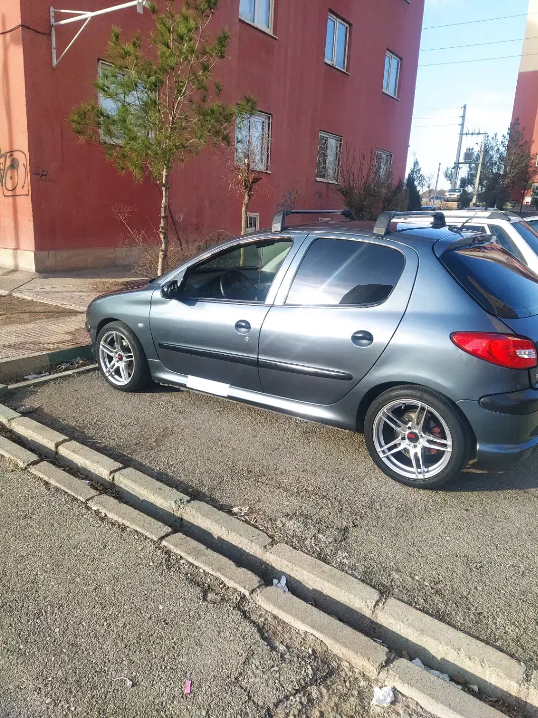 ۲۰۶ تیپ ۵|خودرو سواری و وانت|پرند, فاز ۵|دیوار