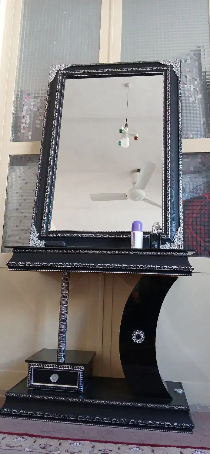 آینه|آینه|نجفآباد, سعدی|دیوار