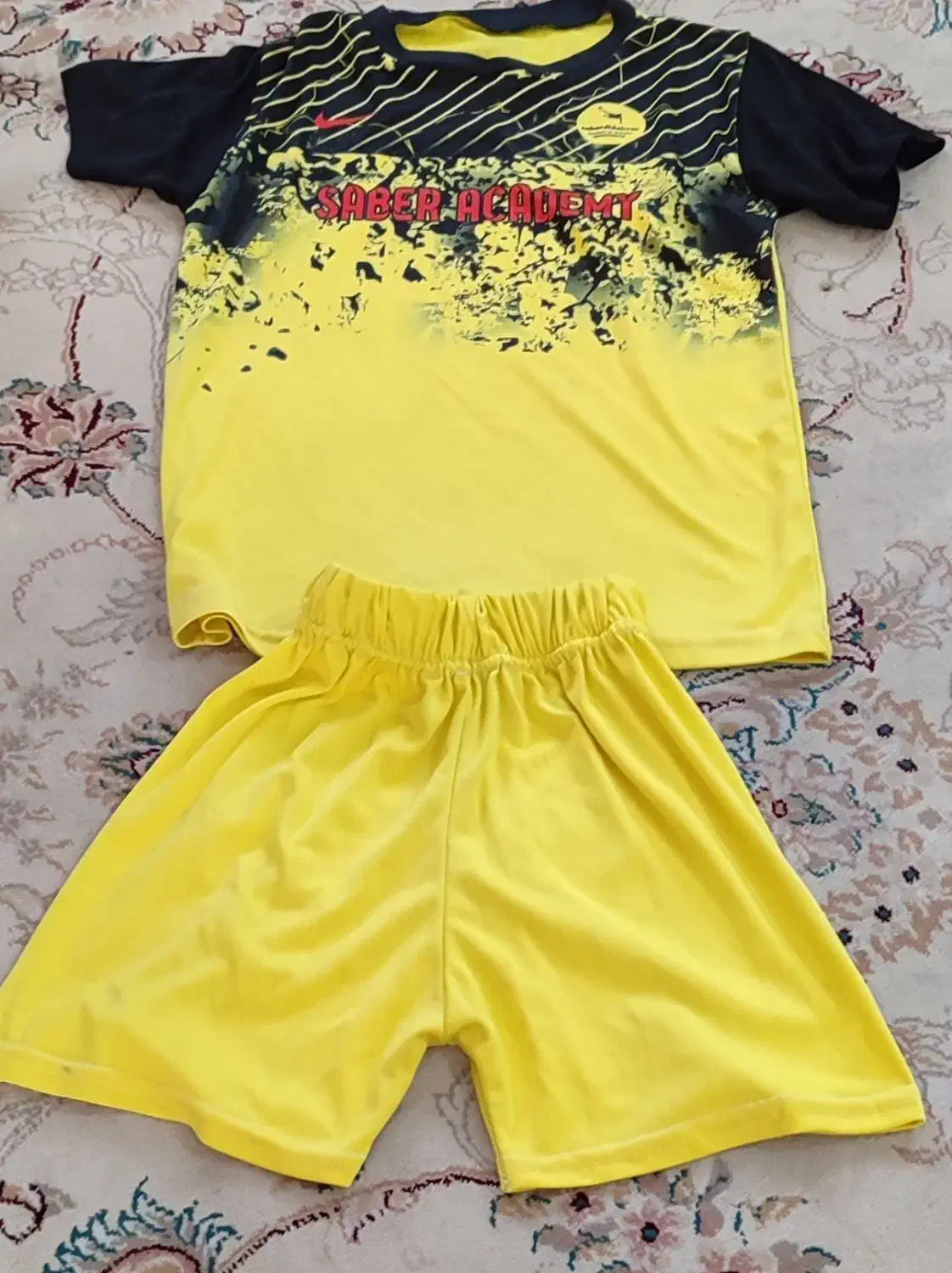 پوشاک|لباس|دهدشت, |دیوار